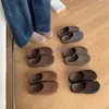 Pantuflas de mujer tipo Birkenstock con plataforma, modelo de moda otoño 2026, medias pantuflas retro de espalda abierta para usar en exteriores