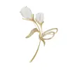 Broche de accesorios de traje de alta gama, hebilla de toalla de seda para niña, ramillete de aleación, broche de tulipán con diamantes de imitación a juego.