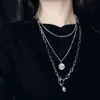 Collar de cadena de clavícula con colgante de hebilla de retrato de salto de discoteca de hip hop de metal multicapa estilo europeo y americano para hombres y mujeres, moderno y genial.
