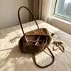Bolso de bolos estilo coreano para otoño/invierno, un bolso de hombro nuevo, de gran capacidad y versátil para el trabajo diario, adecuado para ventas transfronterizas, y un bolso Boston a la moda