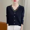 Camisa básica de tricô fina, justa e elegante, com decote V e detalhes em renda, para mulheres, top suéter moderno e da moda