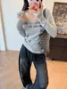 Top picante de chica de principios de otoño con cuello en V y fruncido en la cintura con estampado de letras y estrellas 0826h08