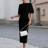 Coleção Outono 2026: Moda Feminina Europeia e Americana Transfronteiriça - Estilo para o Trabalho, Alta Qualidade, Corte Justo, Define a Cintura, Vestido Longo Liso