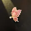 Broche de Perla Mariposa Rosa, Gama Alta, Lujo Accesible, Ramillete de Gama Alta, Hebilla de Cinturón, Solapa, Accesorios de Pines Pintados