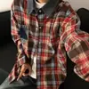 Camisa de Xadrez Manga Longa Estilo Retrô Americano para Homens, Marca Tendência Primavera e Outono Jaqueta Patchwork com Gola Jeans Xadrez Top para Homens
