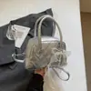 Verano 2025 Nuevo Bolso de Silla de Montar de Moda Tendencia Pequeño Portátil para Mujer Bolso Cruzado de Moda Simple y Elegante Bolso Cuadrado Pequeño