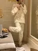 Pijama de coralina para mujer, engrosado para invierno, lindo conjunto de ropa de estar de franela, moderno y holgado, conjunto de cárdigan de manga larga