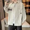 Camisa de trabajo de manga larga para hombre de otoño, estilo retro americano Hong Kong, diseñada para hombres jóvenes, con un corte único y holgado