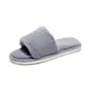Pantuflas de felpa de color liso estilo hada para mujer 2023 otoño nuevo felpa habitación con aire acondicionado perezosas de una tira algodón pantuflas