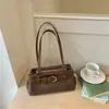 Bolsa pequena moderna e estilosa para mulheres, novo modelo 2026, bolsa baguete de ombro estilo hot girl, bolsa de ombro texturizada da moda de verão
