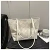 Bolsa Tote para o Trabalho 2025 Novo Estilo de Verão Ins Versão Coreana Moda Flor Relevada Bolsa de Ombro sob o Braço para Mulheres