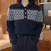 Suéter de Tricô Jacquard com Diamantes Novo para Outono/Inverno 2026, Gola Alta com Fechamento Meio Botão, Blusa Pulôver Slim e Moderna