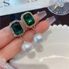 Pendientes de Piedra Esmeralda para Mujer, Pendientes de Perla Estilo Palacio Retro, Pendientes de Lujo Ligero para Celebridades de Internet con un Sentido de Elegancia