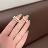 Pendientes de Perla Franceses Suaves Elegantes Super Hada Únicos Estilo Chanel Doble Capa Forma de C Diseño de Moda Pendientes de Lujo Ligero