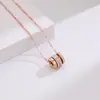 Cadena de Clavícula con Colgante de Cintura Delgada de Moda para Mujer, Estilo Japonés y Coreano Simple Tres Anillos Cilíndricos con Incrustaciones de Diamantes Accesorios de Acero de Titanio Venta al por Mayor