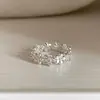 Anel de Flor Oca para Mulheres, Design de Nicho, Ajustável, Fashion, Versátil, Alto Padrão, Luxo Leve, Empilhável, Anel para Dedo Indicador
