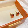 Pendientes de Botón Pequeños de Cubo de Azúcar de Circonita Colorida de Alta Gama con Aguja de Plata Exquisita Bañados en Oro Real Estilo Coreano Pendientes de Moda Versátiles