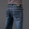Jeans grises y azules de alta gama elegantes de Hong Kong para hombre, verano 2026, finos, corte slim, rectos, elásticos, versátiles.