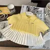 Conjunto de Dos Piezas de Moda para Bebé Niña Estilo Coreano Verano Nueva Moda Estilo Occidental Amarillo Ganso Tejido Polo Manga Corta Falda Plisada