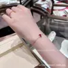 Nuevo Pulsera de Calabaza Kirin Chapada en Oro de 18 Quilates, Calcedonia Roja, Concha Blanca, Pulsera de Diamantes en Oro Rosa para Hombres y Mujeres, Regalo para Pareja