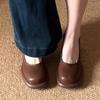 Sapatos Mary Jane de salto grosso marrom retrô estilo francês, primavera e outono de 2025, bico redondo, salto alto pequeno e confortável para mulheres