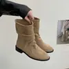 Botas de Cano Curto Versáteis Outono/Inverno 2026 Salto Grosso Plissado Retrô Novas Botas Ruched de Camurça Cor Maillard Botas de Equitação Confortáveis Femininas