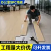 Piso entrelazado de piedra y plástico SPC, adecuado para uso doméstico, se puede instalar en toda la casa, es resistente al desgaste, impermeable y presenta una textura similar a la piedra.. Es fácil de instalar y ofrece propiedades impermeables, a prueba de humedad y resistentes al desgaste.