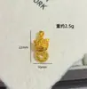 Nuevo Modelo Colgante de Moneda con Hielo-Cristal Chapado en Oro con Pixiu que Muerde Dinero para Buena Fortuna, Directo del Fabricante para Ventas en Vivo de Comercio Electrónico