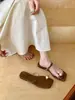 Primer Encuentro Temporada Zapatos Planos Coreanos Nicho Verano 2026 Nuevo Chancla Tira de Dedo con Punta de Perla Suela Suave Elegante Playa Vacaciones