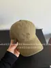 2026 Nuevo Estilo Buen Artículo para Tomar Fotos Gorra de Béisbol Roja Retro con Parte Superior Suave Sombrero de Pico Coreano Femenino Primavera/Verano Adelgazante para la Cara Masculino