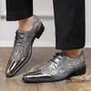 Zapatos de Vestir Brogue de Cuero Dorado Brillante Transfronterizos Moda Europea y Americana Talla Grande Zapatos Derby con Cordones Puntiagudos Zapatos Pequeños de Cuero para Hombres