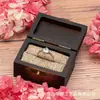 Caixa de presente de anel de madeira nogueira preta caixa para anel de noivado casamento caixa de joias de madeira maciça caixa de armazenamento de joias caixa de joias vintage