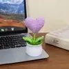 Mini planta em vaso de crochê artesanal transfronteiriço em forma de coração de lã, flor artificial de mesa, decoração de carro, presente