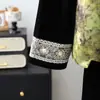 Atuendos de Otoño para Madres: Nuevo Conjunto Estilo Chino para Mujeres Mayores de 50, Ropa de Alta Gama para Mujeres de Mediana Edad y Mayores, Conjunto de Tres Piezas de Chaleco de Terciopelo Estilo Nacional