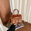 Nuevo Bolso Platinum para Niñas Otoño 2026 PU Estilo Coreano Bloque de Color Lindo Mini Bolso Infantil con Colgante, Portaudífonos y Portamaquillaje