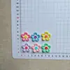 Nuevos Accesorios de Resina de Color Sólido con Lunares y Flores de Cinco Pétalos al por Mayor Hechos a Mano DIY Pegamento Cremoso Pasador para el Cabello de Niña Pulsera a Juego