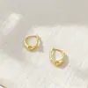 Diseño minimalista de nicho chapado en oro real de cobre, pendientes metálicos de moda, pequeños y exquisitos, con temperamento, puños para orejas versátiles para la vida diaria, para mujer