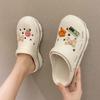 Zapatos con agujeros para estudiantes femeninas estilo coreano nuevos lindos pantuflas de punta cerrada para usar al aire libre en verano casa enfermera chica corazón pantuflas frescas para mujer