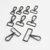Guangzhou fuente plata antigua cola cuadrada aleación de zinc gancho hebilla para perro accesorios de hardware para bolso hebilla para cuerda de tracción para mascotas