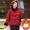 Ropa de alta calidad para madres Estilo chino Ropa de algodón Chaqueta de algodón holgada 2026 Nuevas llegadas de invierno Ropa para mujeres de mediana edad y mayores Ropa de algodón festiva roja