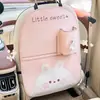 Bolsa de almacenamiento para coche Blue Rain, con un lindo diseño de oso y conejo, hecha de cuero, para usar en los asientos del coche para evitar patadas y proteger el respaldo.; una bolsa de almacenamiento estilo caricatura para mujer