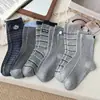 Meias femininas retro cinza de cano médio, meias listradas com coração estilo coreano suave, meias femininas versáteis para sapatos Birkenstock