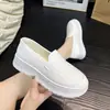 Sapatos de enfermeira quentes com forro de fleece para mulheres, para o inverno de 2026, apresentando sola macia, design respirável e abertura rasa, tornando-os confortáveis para longos períodos em pé e ideais para o trabalho.