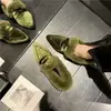 Sapatos de pele de celebridade da internet femininos 2026 outono e inverno novo estilo calçados externos bico fino slip-on com pelúcia extra sapatos de dirigir sapatos quentes de algodão