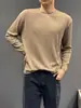 Camiseta de manga larga de ajuste relajado con rayas verticales minimalistas retro americana, nueva colección de otoño para hombre, top casual y cómodo