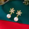 Pendientes de Navidad de Venta Caliente Transfronteriza en Aliexpress, Elegantes y Suaves, Pendientes de Copo de Nieve Versátiles de Moda de Gama Alta para Mujer con Perlas