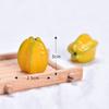 Micropaisaje resina simulación lichi fresa fruta lindo manualidades creativas versátiles comida y juego pequeños adornos al por mayor