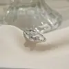 Anillo de mariposa para mujer, anillo de cola con sentido de diseño, anillo para dedo índice de lujo ligero, anillo abierto liso, joyería de alta gama con un lazo