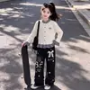 Conjunto Nuevo de Primavera y Otoño para Niñas 2026: Conjunto de cárdigan de punto a cuadros color block con ribete de encaje dulce y pantalones de pierna ancha