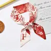 Lenço de Seda Estreito com 26 Letras Estilo Coreano para Mulheres, Novo Acessório Versátil para Amarrar em Bolsas, Presente, Faixa de Cabelo, Lenço de Cabeça, Lenço de Pescoço Pequeno